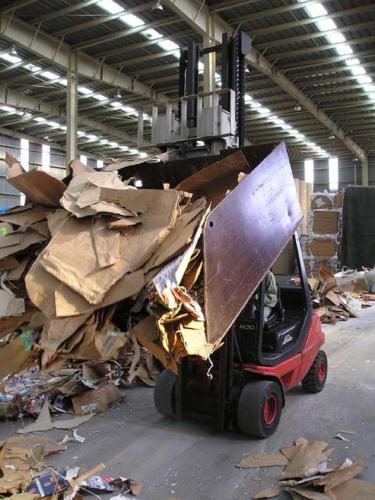 Horquilla abisagrada con cucharón